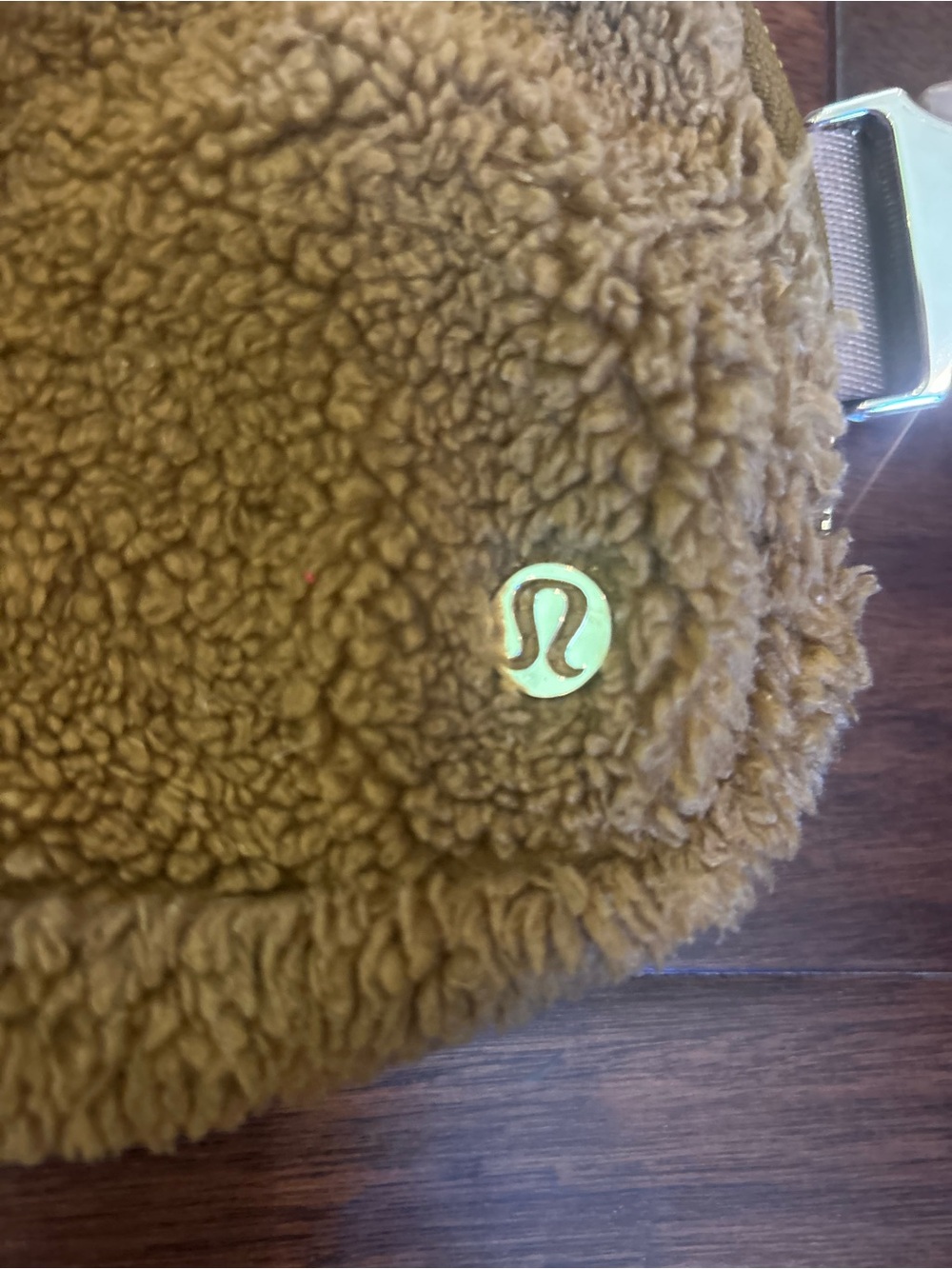 Lululemon Sherpa Fleece Belt Bag in Camel Brown - Picture 2 of 4
